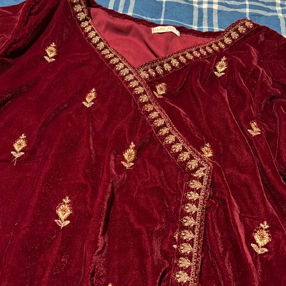 Beautiful women dress - Picture 3 of 5